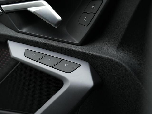 Audi A3 SPORTBACK 45 TFSI e 245 pk S-tronic S edition Competition / S-Line | Panoramadak | Leder/alcantara | Sonos | Geheugenstoel | Matrix LED | Head-up display