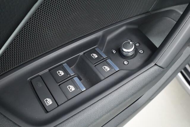 Audi A3 SPORTBACK 35 TFSI S edition | Digi. Cockpit | Stoelverw. | Cruise ctrl | PDC | Nav + CarPlay | 18'' |