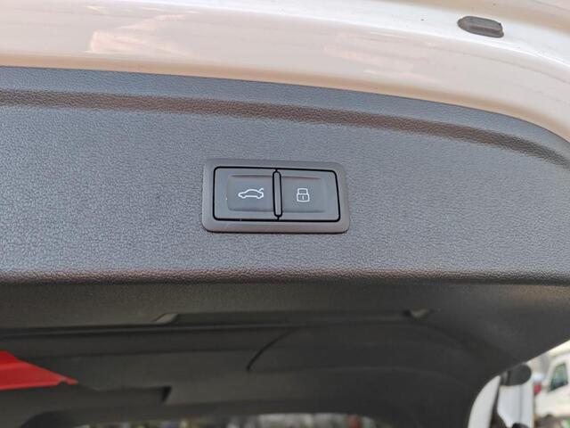 Audi A3 SPORTBACK 35 TFSI Business edition AUTOMAAT | MATRIX LAMPEN | ADAPTIEVE CRUISE | VERWARMDE STOELEN | NAVIGATIE | S-LINE |