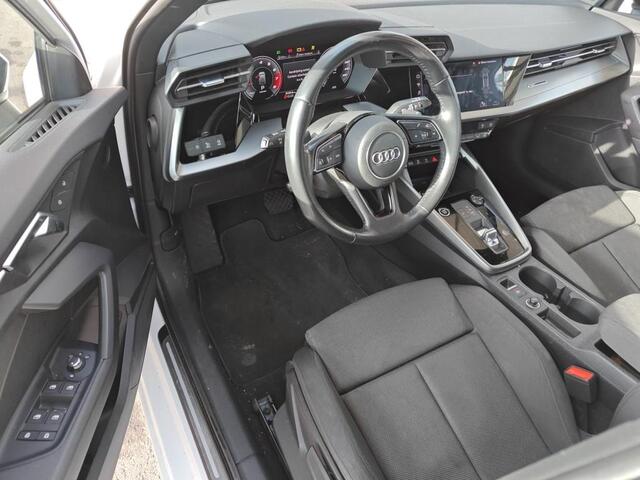 Audi A3 SPORTBACK 35 TFSI Business edition AUTOMAAT | MATRIX LAMPEN | ADAPTIEVE CRUISE | VERWARMDE STOELEN | NAVIGATIE | S-LINE |