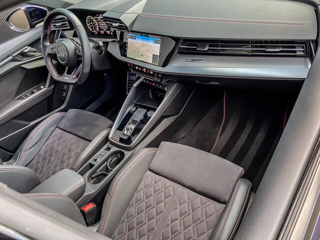 Audi A3 SPORTBACK 45 TFSIe S edition Competition | BANG UND OLUFSEN | HEAD-UP | ELEKTRISCHE STOELEN | KEYLESS |
