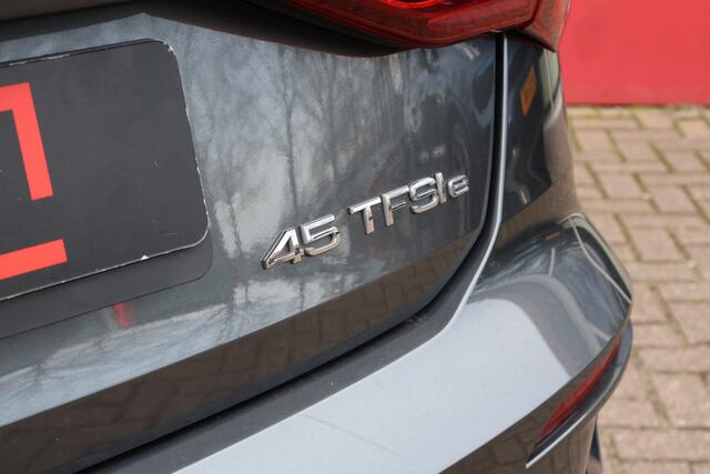 Audi A3 SPORTBACK 45 TFSI-e S Edition Competition | Origineel NL | 2x S-Line | Virtual Cockpit | Camera | Trekhaak | ACC |