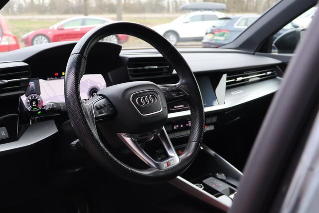 Audi A3 SPORTBACK 45 TFSI-e S Edition Competition | Origineel NL | 2x S-Line | Virtual Cockpit | Camera | Trekhaak | ACC |
