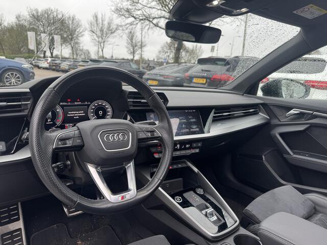 Audi A3 SPORTBACK 45 TFSI e S edition Competition / Panoramadak / Camera / Head-up / RS Seats / B&O / Elektr. stoelen / 19'' / CarPlay / Stoelmassage+Verwarming / Dodehoek / DAB / ACC