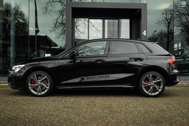 Audi A3 SPORTBACK 45 TFSI e S Line Competition RS Stoelen | Afgevlakt Stuurwiel