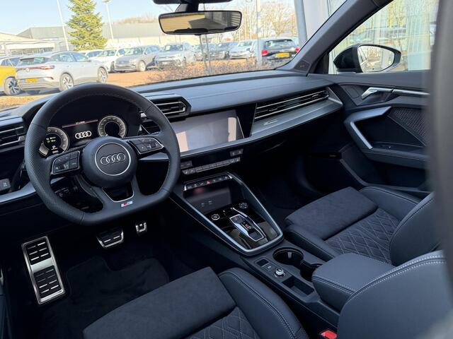 Audi A3 SPORTBACK S edition Competition 45 TFSI e 200 kW / 272 PK Sp Ipanemabraun Audi Exclusive | Panoramadak | Elektrische Stoelen | SONOS | Camera |