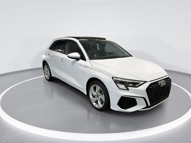Audi A3 SPORTBACK 40 TFSIe 204pk S-tronic Edition · Panoramadak · Camera · S-line Exterieur · Navigatie · Dodehoek Detectie · Stoelverwarming · 17'' Inch ·