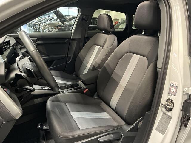 Audi A3 SPORTBACK 40 TFSIe 204pk S-tronic Edition · Panoramadak · Camera · S-line Exterieur · Navigatie · Dodehoek Detectie · Stoelverwarming · 17'' Inch ·