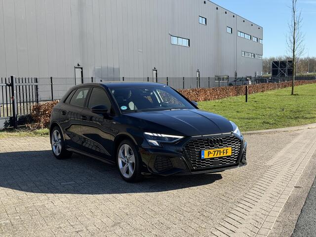 Audi A3 SPORTBACK 30 TFSI S edition 110PK | S-line in & exterieur | Trekhaak | Stoelverwarming |