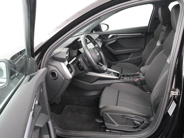 Audi A3 SPORTBACK 30 TFSI Business edition | Sportstoelen | Trekhaak | Carplay | 17'' | Navigatie | Virtual Cockpit | Full LED | Climate control | Parkeerhulp | Bluetooth | Cruise control