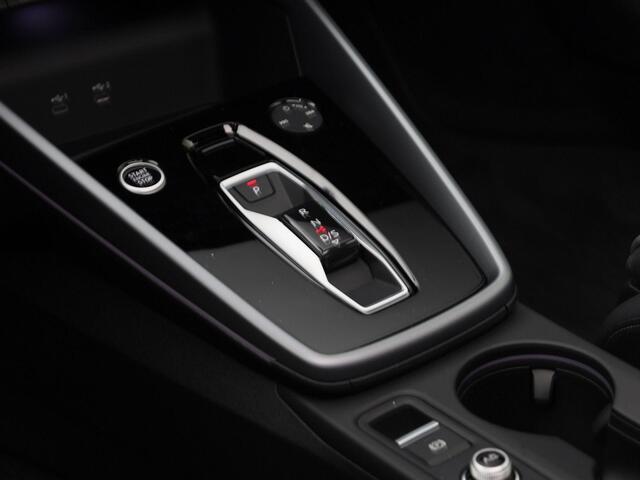 Audi A3 SPORTBACK 45 TFSI e S edition Competition Panoramadak · SONOS Sound System · 19'' lichtmetalen velgen · Sportstoelen alcantara