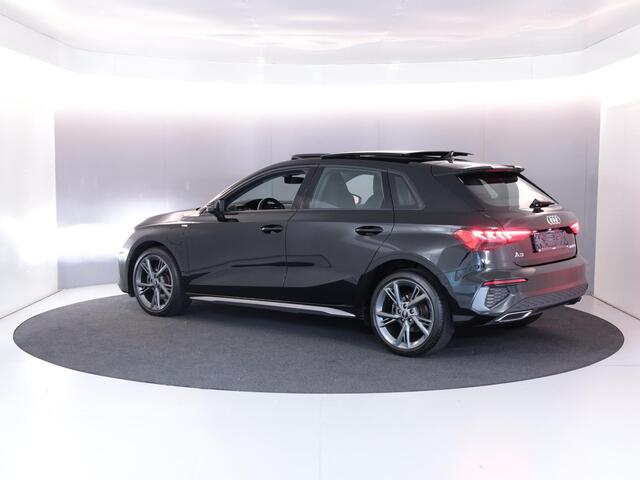 Audi A3 SPORTBACK 40 TFSI e S-Line 204 pk S-tronic | SOH 99% | Private lease vanaf ¤603,- | Panoramadak | Parkeersensoren (Park assist) | Achteruitrijcamera | Stoelverwarming | S-Line exterieur |