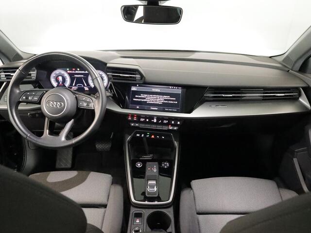 Audi A3 SPORTBACK 40 TFSI e S-Line 204 pk S-tronic | SOH 99% | Private lease vanaf ¤603,- | Panoramadak | Parkeersensoren (Park assist) | Achteruitrijcamera | Stoelverwarming | S-Line exterieur |