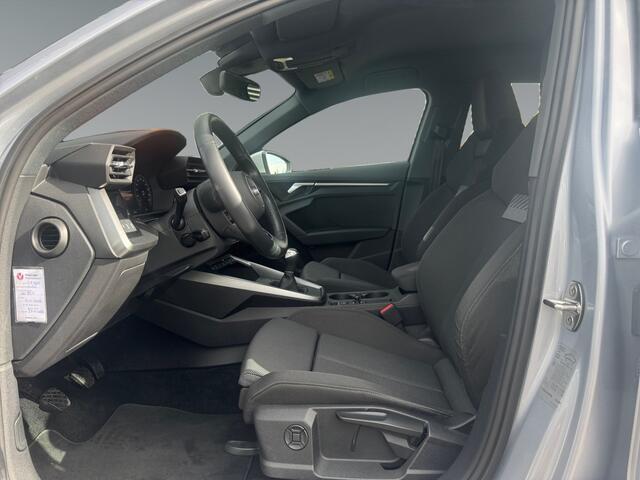 Audi A3 SPORTBACK 30 115pk TFSI Business edition Cruise control | Parkeersensoren voor en achter | Audi virtual cockpit