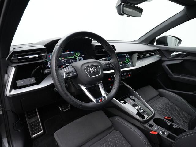 Audi A3 SPORTBACK 30 TFSI 110 pk S-tronic S-Line | Leder/alcantara | Stoelverwarming | Adaptive Cruise | Navigatie