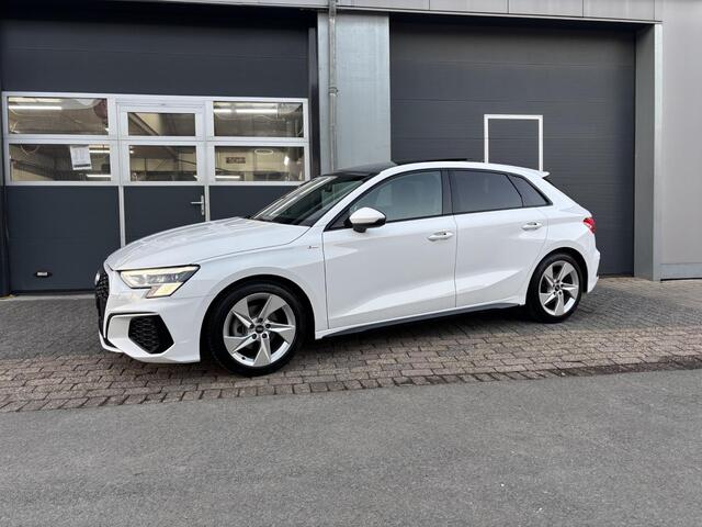 Audi A3 SPORTBACK 30 TFSI S edition Black optic| Matrix Led| Panoramadak| App| Carplay| Private glass