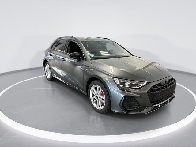 Audi A3 SPORTBACK 45 TFSIe 272pk S-tronic S edition Competition · Camera · Sonos Audio · Elektrische stoelverstelling · Keyless · Apple/Android Car Play · Stoelverwarming · Afneembare Trekhaak · 17'' Inch ·