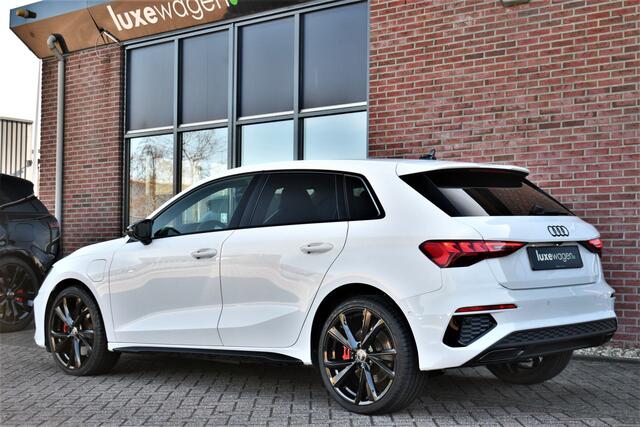 Audi A3 SPORTBACK 45 TFSI e S-Line 19inch m-LED ACC Camera Sfeer Optic-black