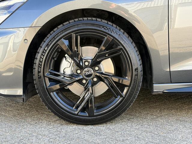 Audi A3 SPORTBACK 35 TFSI S Line Edition | Pano | LED | Parkeer sensoren | Stoel verwarming |