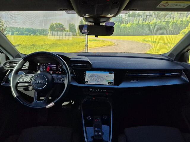 Audi A3 SPORTBACK 35 TFSI Business edition AUTOMAAT | MATRIX LAMPEN | ADAPTIEVE CRUISE | APPLE CARPLAY | NAVIGATIE | S-LINE | PARKEER SENSOREN | NL AUTO |