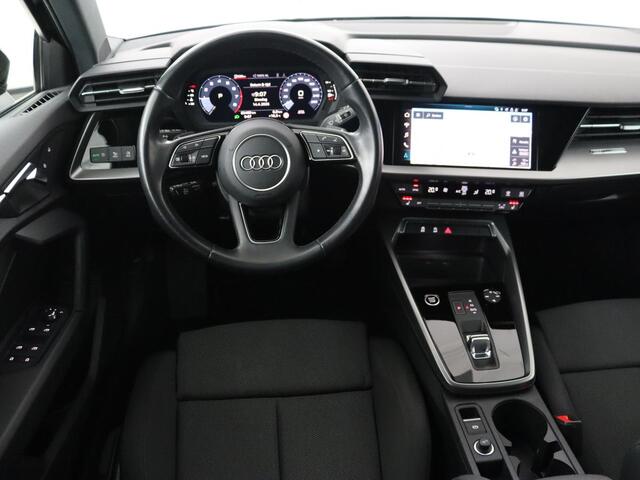 Audi A3 SPORTBACK 30 TFSI Advanced edition | Panoramadak | Stoelverwarming | Camera | Carplay | Sportstoelen | Navigatie | Full LED | Virtual Cockpit | Getint glas | Climate control | Parkeerhulp | Cruise control