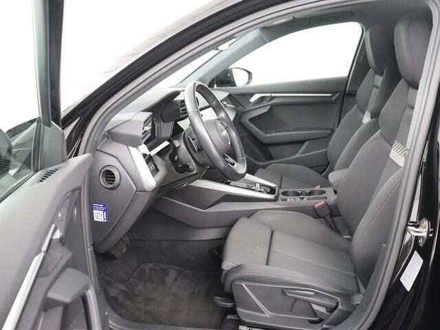 Audi A3 SPORTBACK 30 TFSI Advanced edition | Panoramadak | Stoelverwarming | Camera | Carplay | Sportstoelen | Navigatie | Full LED | Virtual Cockpit | Getint glas | Climate control | Parkeerhulp | Cruise control