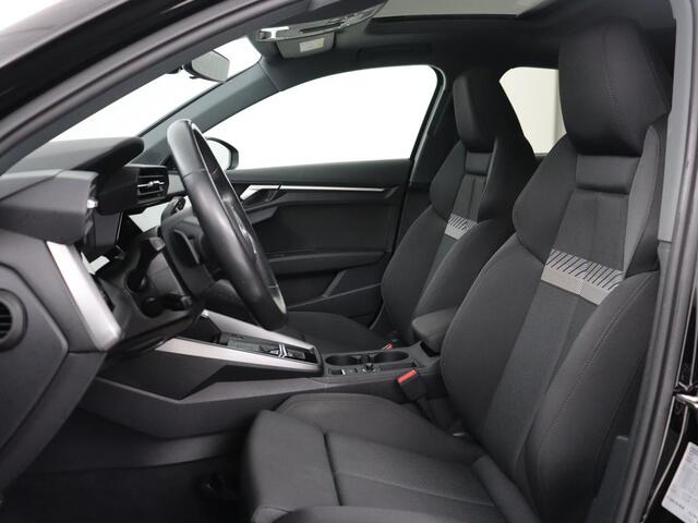 Audi A3 SPORTBACK 30 TFSI Advanced edition | Panoramadak | Stoelverwarming | Camera | Carplay | Sportstoelen | Navigatie | Full LED | Virtual Cockpit | Getint glas | Climate control | Parkeerhulp | Cruise control