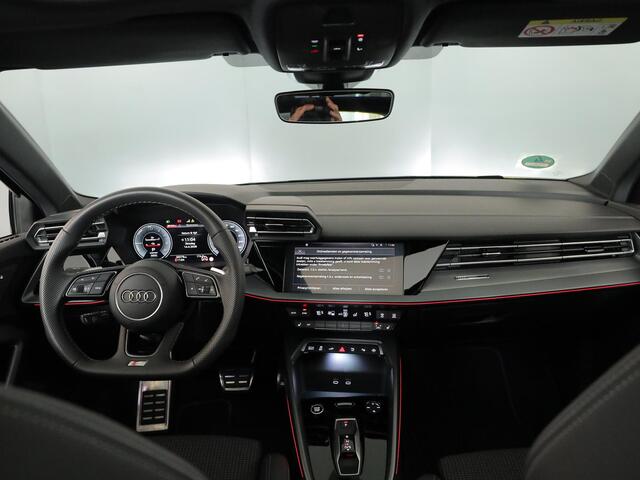 Audi A3 SPORTBACK 45 TFSI e S edition Competition | Panoramadak | Camera | Stoelverwarming |