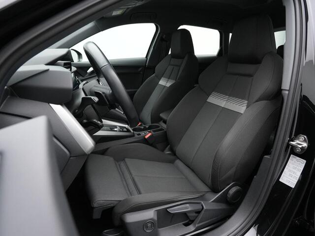 Audi A3 SPORTBACK 40 TFSI e 204 pk S-Line | Stoelverwarming | Parkeersensoren voor/achter | Carplay | Keyless Entry