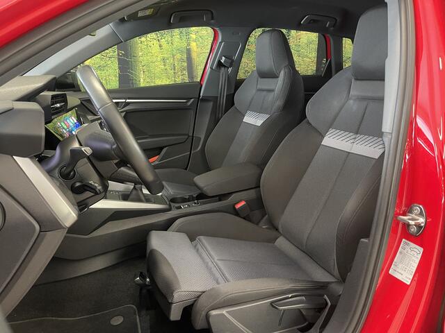 Audi A3 SPORTBACK 30 TFSI Advanced edition | Draadloze Apple Carplay | DAB | Virtuele Cockpit | Zwarte Hemel | Origineel Nederlands | Lane Assist | Start & stop |