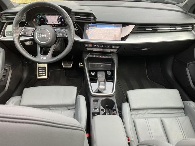Audi A3 SPORTBACK 40 TFSIe 150kW/204PK S Line · Panoramadak · Leder · Camera · Apple/Android Car Play · Drive select