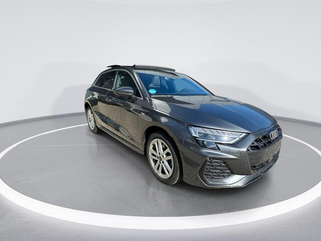 Audi A3 SPORTBACK 40 TFSIe 204pk S-tronic S edition · Panoramadak · Camera · Apple/Android Car Play · Navigatie · Leder Interieur · Stoelverwarming · 17'' Inch · Garantie t/m 04-04-2030 of 100.000km