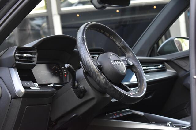 Audi A3 SPORTBACK 35 TFSI 3X S-line Pano Keyless Camera Lane ACC
