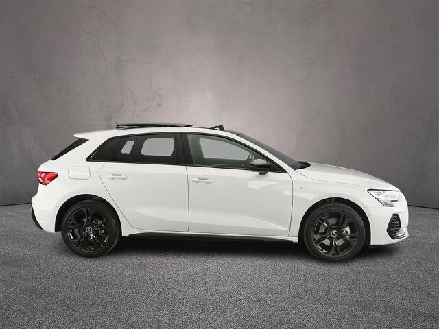 Audi A3 SPORTBACK 40 TFSI e S edition | Panorama Dak | Adaptieve Cruise | Camera | Head-up | Matrix Led | Apple/Android Play | Comfort-pakket plus | Licht-pakket | Assistentie Pakket |