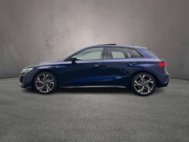 Audi A3 SPORTBACK 45 TFSI e 272PK S edition Competition | Panorama-Dak | Sonos | Alcanatara | Sfeerverlichting-Plus | 18-Inch | Achterruitrijcamera | Stoelverwarming | Hold-Assist |