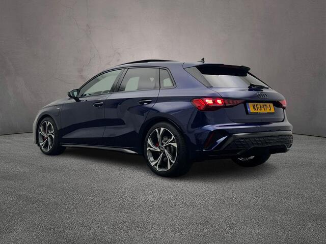 Audi A3 SPORTBACK 45 TFSI e 272PK S edition Competition | Panorama-Dak | Sonos | Alcanatara | Sfeerverlichting-Plus | 18-Inch | Achterruitrijcamera | Stoelverwarming | Hold-Assist |