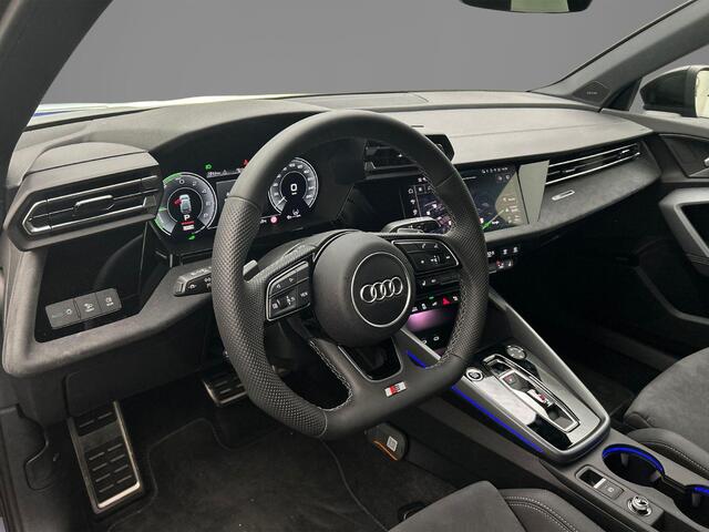 Audi A3 SPORTBACK 45 TFSI e 272PK S edition Competition | Panorama-Dak | Sonos | Alcanatara | Sfeerverlichting-Plus | 18-Inch | Achterruitrijcamera | Stoelverwarming | Hold-Assist |