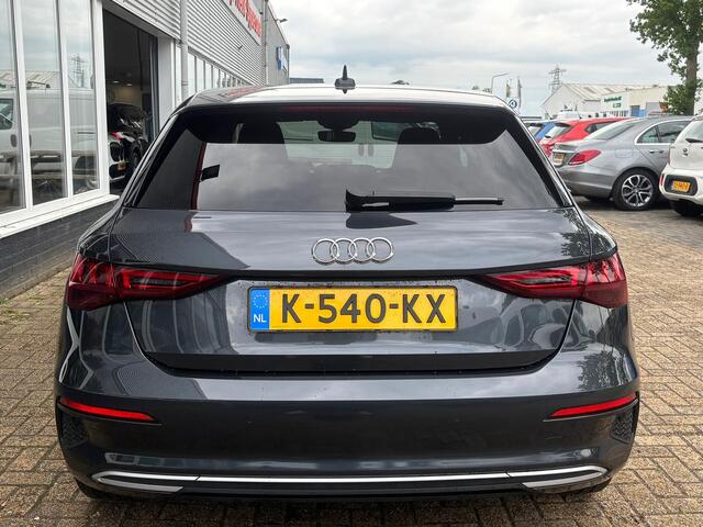 Audi A3 SPORTBACK 30 TFSI Business edition | Sportstoelen | Zwartehemel | Apple Carplay | Stoelverwarming