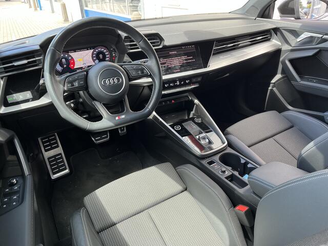 Audi A3 SPORTBACK 35 TFSI S-Line / AUTOMAAT/ 150 PK/ SMARTPHONE INTERFACE/ PARKEER SENSOREN V+A/ CRUISE CONTROL/ KEYLESS/ DIGITAL DASH/ DAB/ NAVI/ CLIMA/ LED/ 17'' LMV