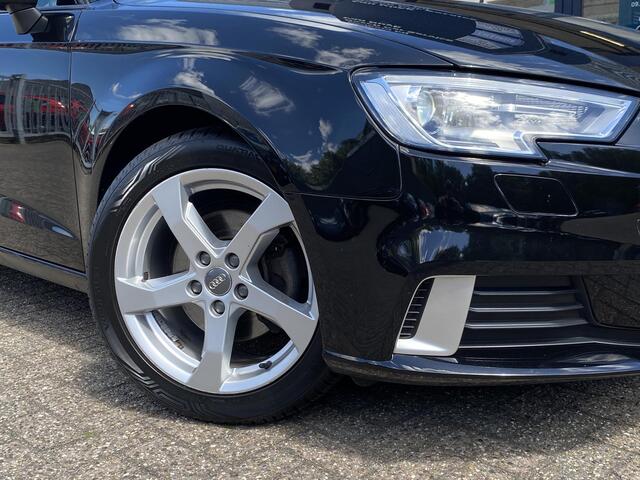 Audi A3 SPORTBACK 1.0 TFSI Design Pro Line / Automaat / 61.000 Km / Bi-Xenon Koplampen / LED Dagrijverlichting / Comfortstoelen / Radio-Bluetooth / Navi / Cruise-Control / Climate-Control / ELKTR-Pakket / AFN-Trekhaak / PDC Achter / LMV 17'' / All-Season / ENZ.
