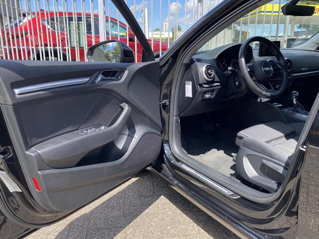 Audi A3 SPORTBACK 1.0 TFSI Design Pro Line / Automaat / 61.000 Km / Bi-Xenon Koplampen / LED Dagrijverlichting / Comfortstoelen / Radio-Bluetooth / Navi / Cruise-Control / Climate-Control / ELKTR-Pakket / AFN-Trekhaak / PDC Achter / LMV 17'' / All-Season / ENZ.