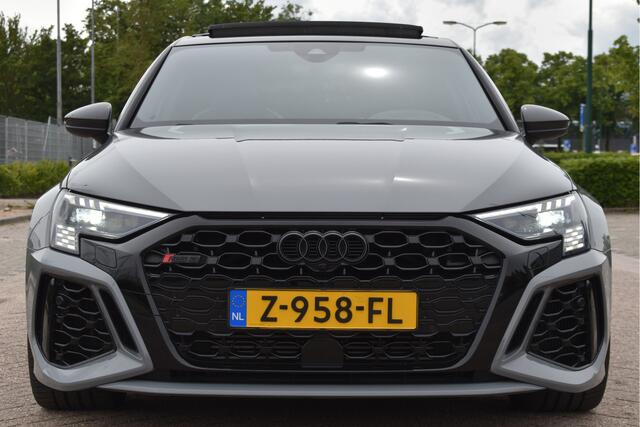 Audi A3 SPORTBACK 2.5 TFSI RS 3 quattro 400 PK RS-Dynamic | Vol | B&O | Keyless | HUD | Keramisch | Massagestoelen | Camera | Open dak