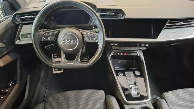 Audi A3 SPORTBACK 30 TFSI S-edition Automaat Full LED verlichting / Parkeersensoren / 17 " LM velgen / HAL