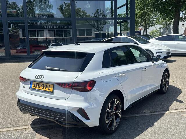Audi A3 SPORTBACK 45 TFSI e S edition Competition 272pk PHEV| 8.000KM! | VAN: 44.900,- VOOR: 42.877,- | INCL. BTW | 143km RANGE WLTP!! | PANORAMADAK | FABRIEKSGARANTIE t/m 04-2027| LEKKER VOL! | S-LINE BINNEN + BUITEN| LEDER|