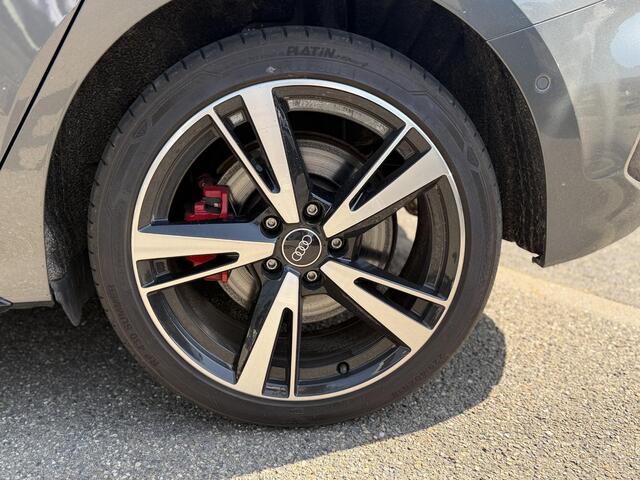 Audi A3 SPORTBACK 45 TFSI e S edition Competition 245 PK PHEV | VAN ¤ 34.900,- VOOR ¤ 32.877,- | UW WK-VOORDEEL: ¤ 2.023,- | S-LINE INTERIEUR & EXTERIEUR | PANORAMADAK | KEYLESS GO & START | BLACK OPTIC PAKKET | STOELVERWARMING | AUDI DEALER ONDERHOUDEN |