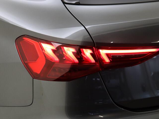 Audi A3 SPORTBACK 45 TFSI e S edition Competition | SoH 96% | Panoramadak | Virtual cockpit Plus | Optiekpakket zwart Plus | LED matrix verlichting | Navigatie Plus | Stoelverwarming | Sfeerverlichting |