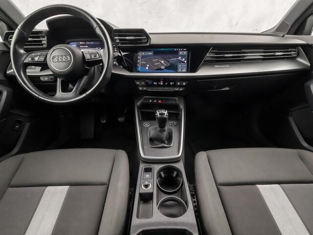 Audi A3 SPORTBACK 30 TFSI Sport (APPLE CARPLAY, GROOT NAVI, CAMERA, ELEK STOEL, ADAPTIVE CRUISE, STOELVERWARMING, SPORTSTOELEN, GETINT GLAS, KEYLESS START, NIEUWSTAAT)