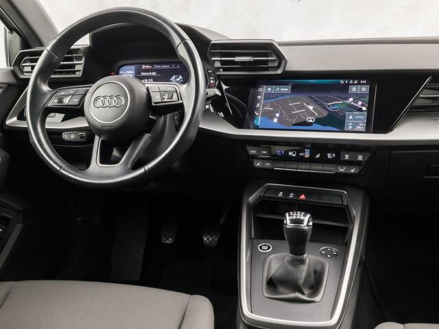 Audi A3 SPORTBACK 30 TFSI Sport (APPLE CARPLAY, GROOT NAVI, CAMERA, ELEK STOEL, ADAPTIVE CRUISE, STOELVERWARMING, SPORTSTOELEN, GETINT GLAS, KEYLESS START, NIEUWSTAAT)