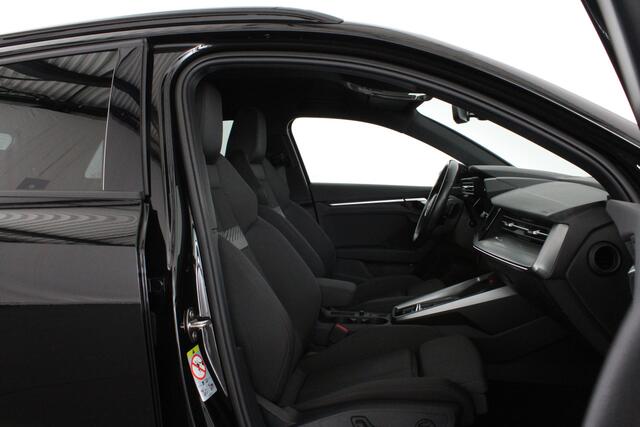 Audi A3 SPORTBACK 40 TFSI e S line edition > Sfeerverlichting/18inch/Trekhaak/Plug in hybrid/Mythos Black