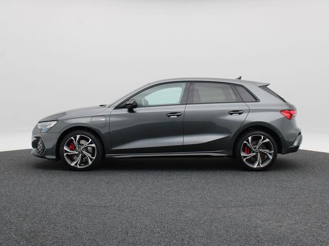 Audi A3 SPORTBACK 45 TFSi e 272 Pk S-Line Competition | Stoelverwarming | Trekhaak | Climatronic | CarPlay | Half Leer | 18 Inch | 31.275 Km !!